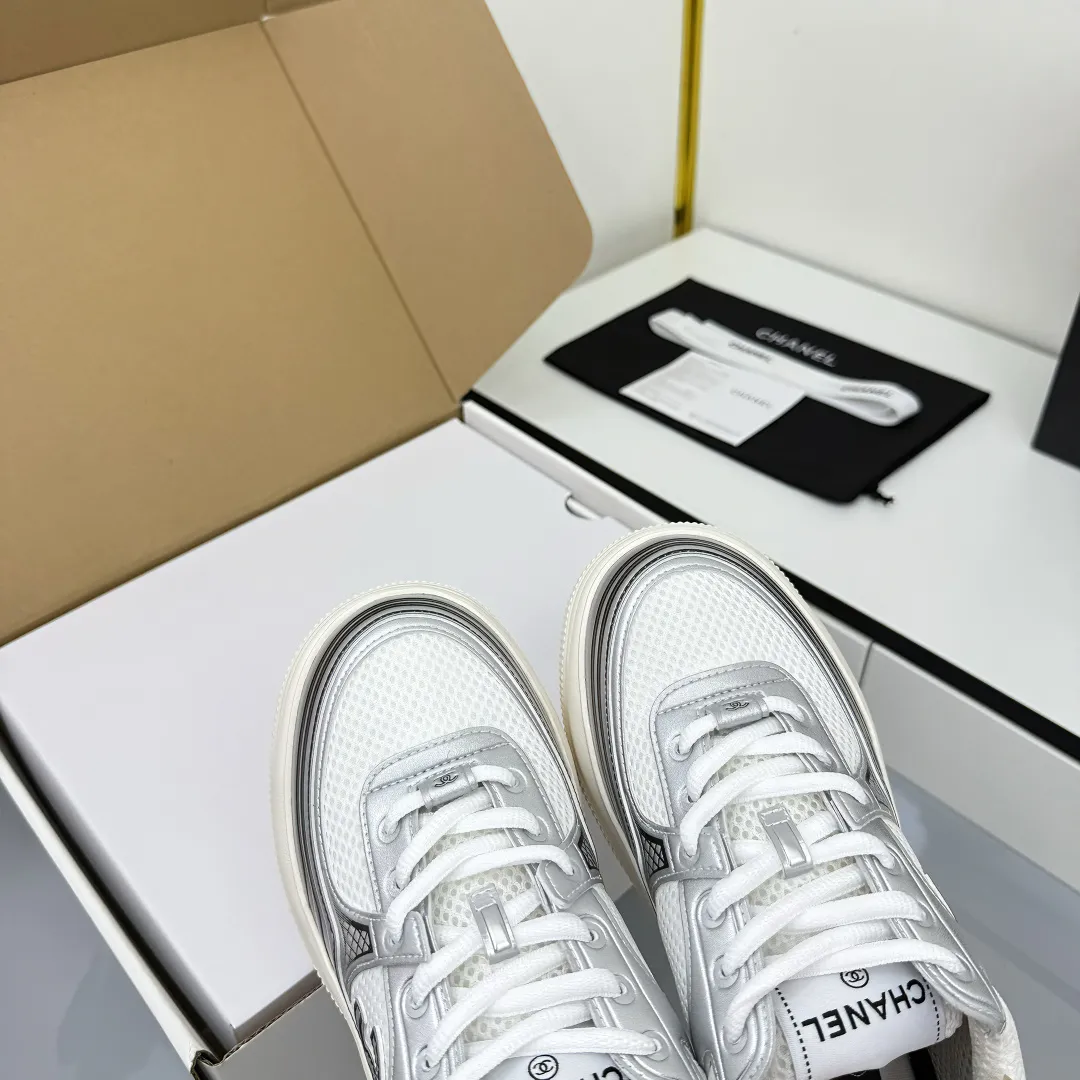 👟👟Ex-factory price 660👟👟 Chanel bread shoes ~ original calfskin panda shoes Chanel 25C latest hot style panda black and white sports shoes casual sneakers Xiaoxiang hot item classic black and white panda color coco girls must pay Fabric: original custom mixed sheepskin lining: original imported breathable mesh lining outsole: Original molded rubber + TPU combination Size: Women's 35-41 Buy now👉 Buy now👉
